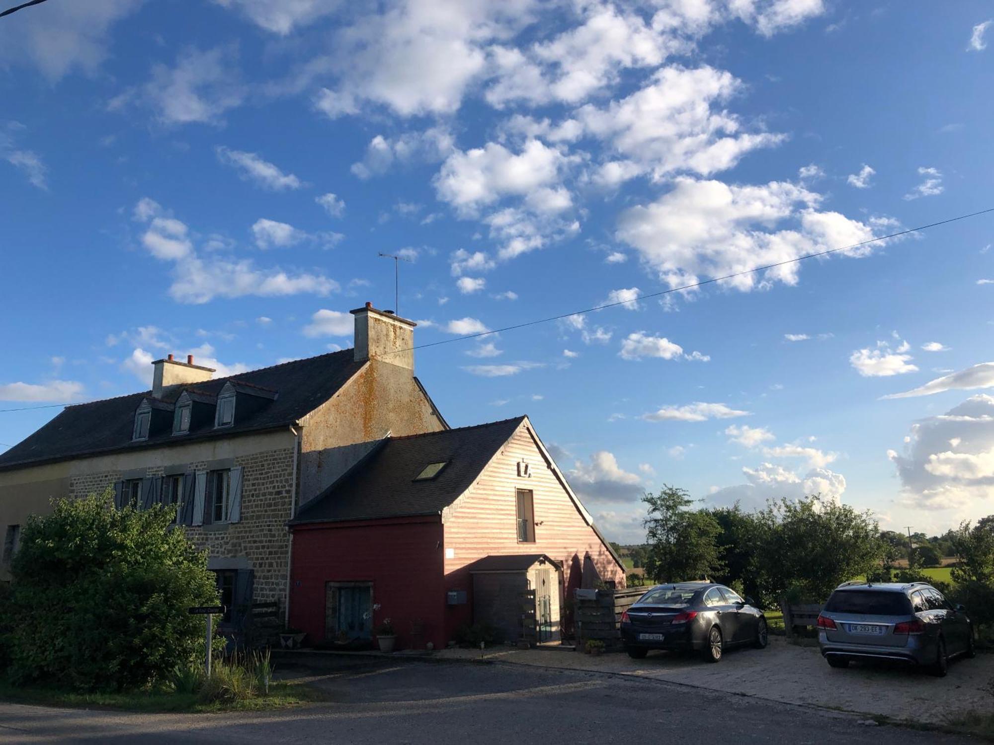 Gite La Maison La Saint-Aubin-d'Aubigne 外观 照片